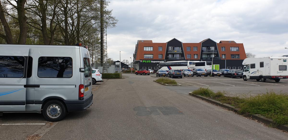 Parking at Giethoorn Plus supermarket
