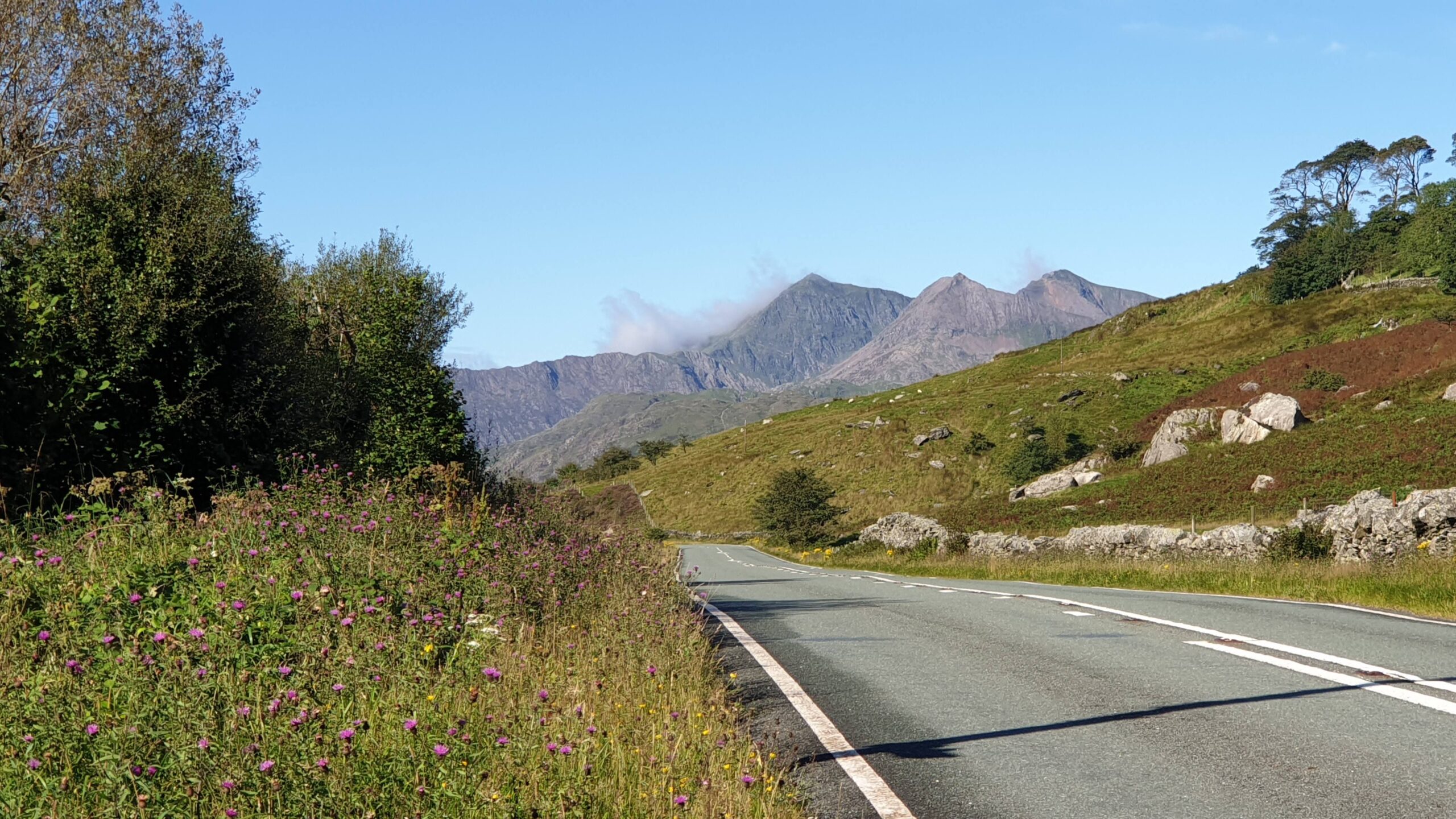 Trekking snowdon summit